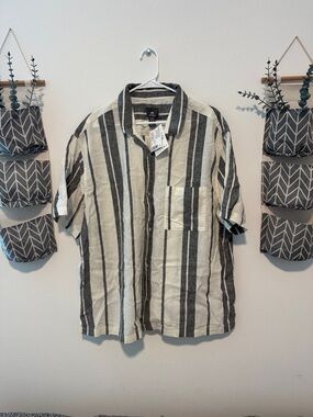 H&M Men’s Short-Sleeve Vertical Stripe Button-Down Shirt - Black & Cream